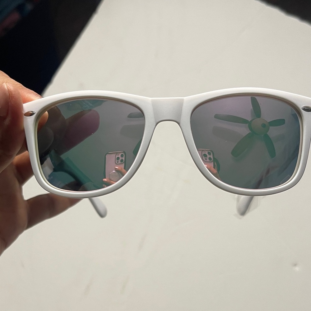 White Retro Wayfarer Sunglasses with Mirrored Lenses